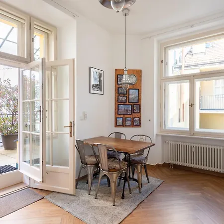 Apartament Spacious 2br With Terrace & Ac In Old Town By Easybnb Premium Praga