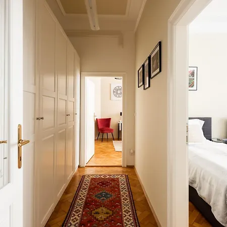 Spacious 2br With Terrace & Ac In Old Town By Easybnb Premium Praga