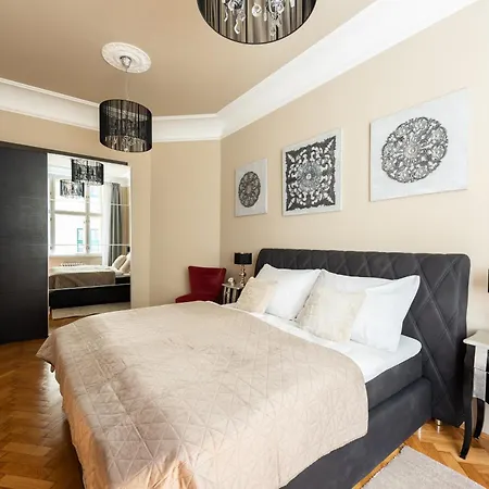Spacious 2br With Terrace & Ac In Old Town By Easybnb Premium Praga