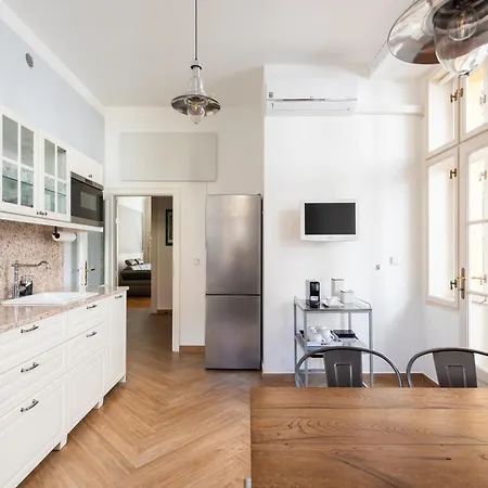 شقة Spacious 2br With Terrace & Ac In Old Town By Easybnb Premium براغ